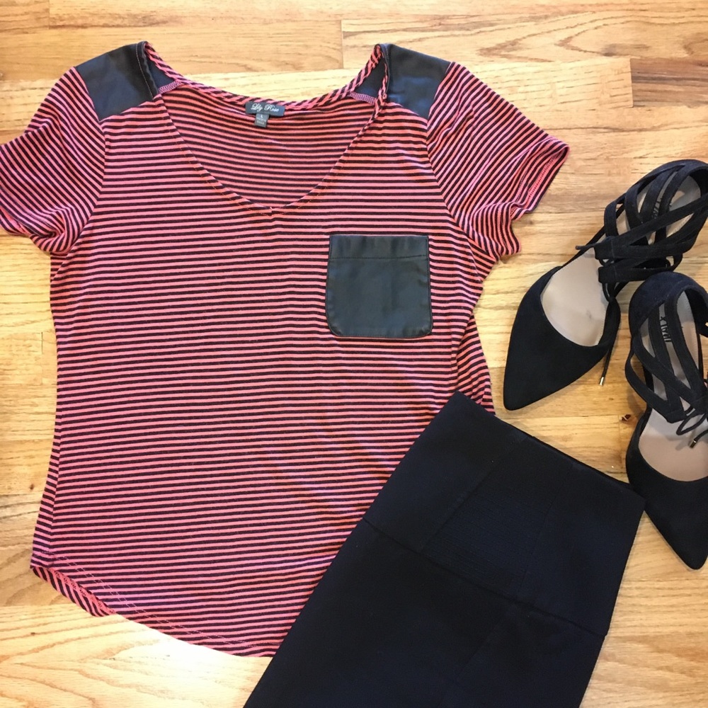 Light tee with coral/black stripes, faux leather